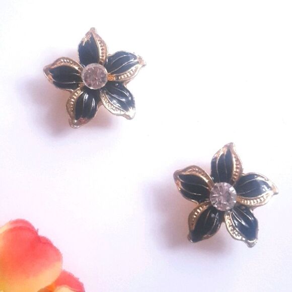 Fashion Gold-tone Flower Stud Rhinestone Earrings - Picture 1 of 6